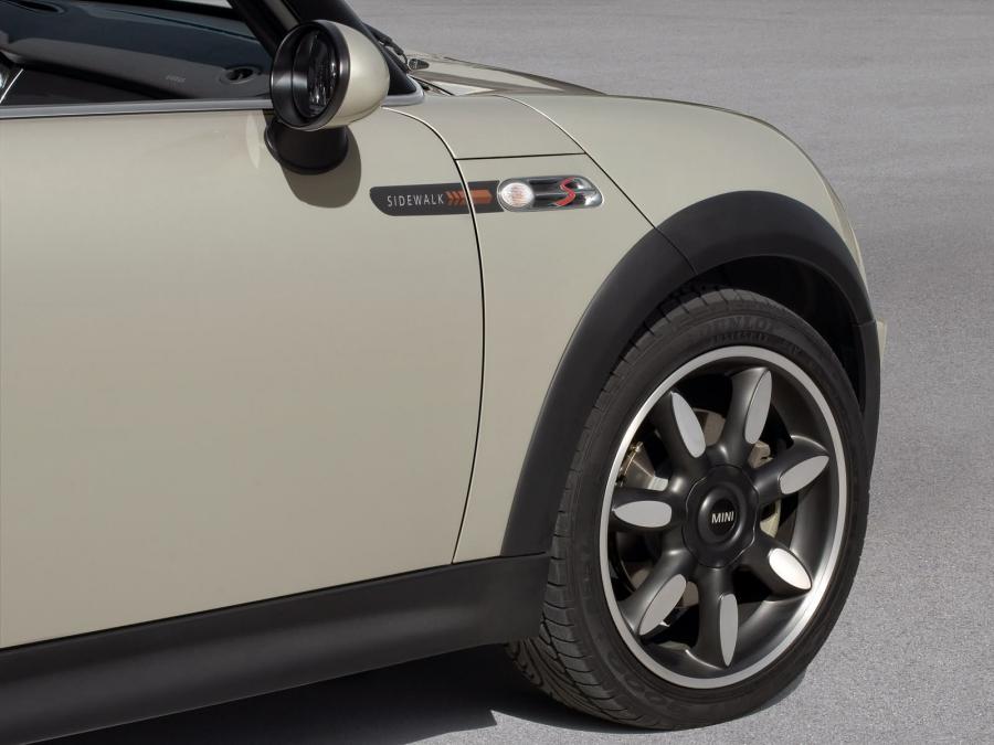  Mini Cooper S Cabrio Sidewalk 2006 года  (фото 10 из 19)